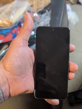 Verizon Google Pixel 8 + 5 Cases Included! – Great Condition
